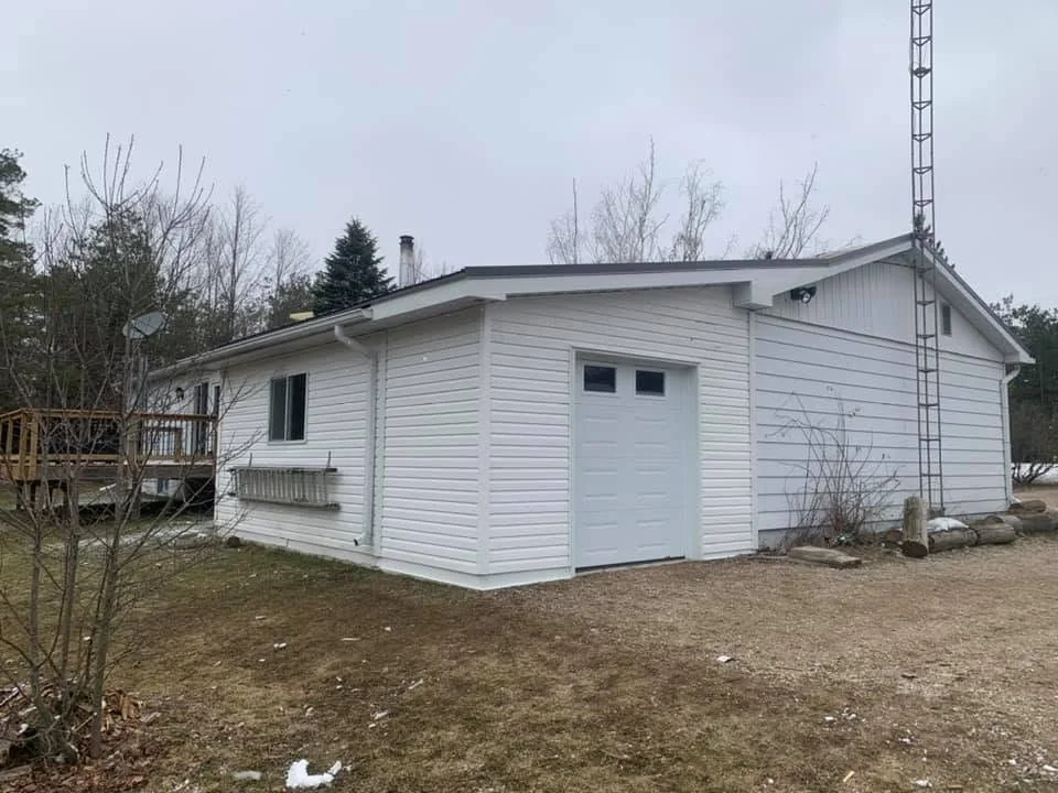 White detached garage and shop built by CKThompson Contracting