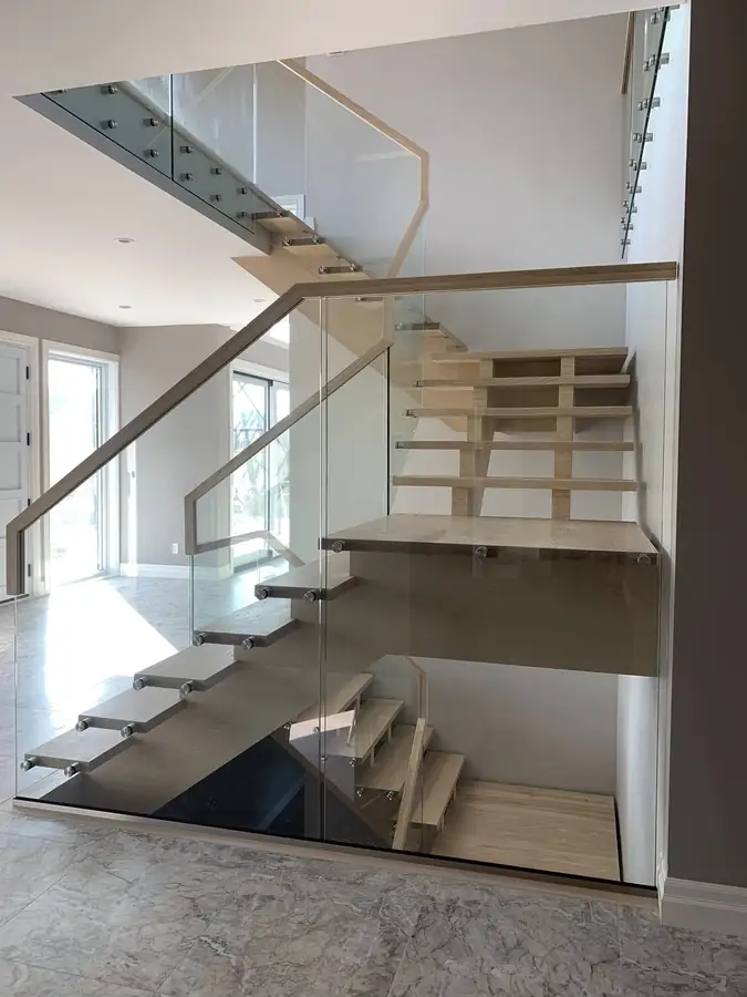 Open riser staircase